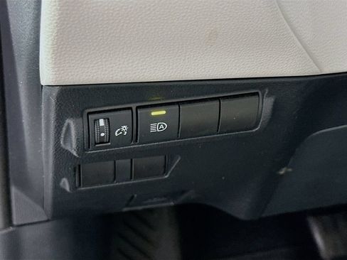 Used 2025 Toyota Corolla Cross L AWD/4WD image 11