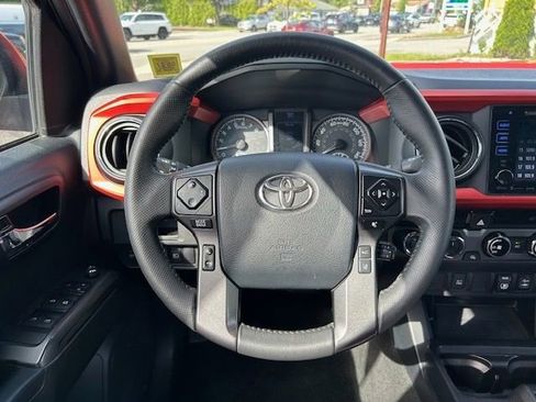 Used 2018 Toyota Tacoma TRD Off-Road AWD/4WD image 17