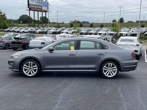 Used 2017 Volkswagen Passat 1.8T SEL Premium FWD image 4