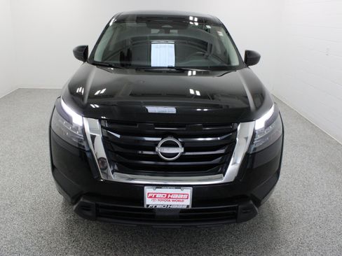 Used 2024 Nissan Pathfinder S FWD image 3