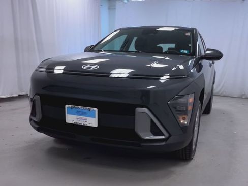 Used 2024 Hyundai Kona SE image 3