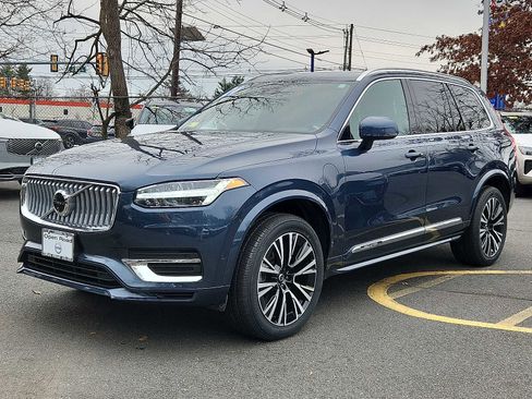 Certified 2024 Volvo XC90 T8 Plus image 3