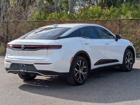 Used 2025 Toyota Crown XLE image 5