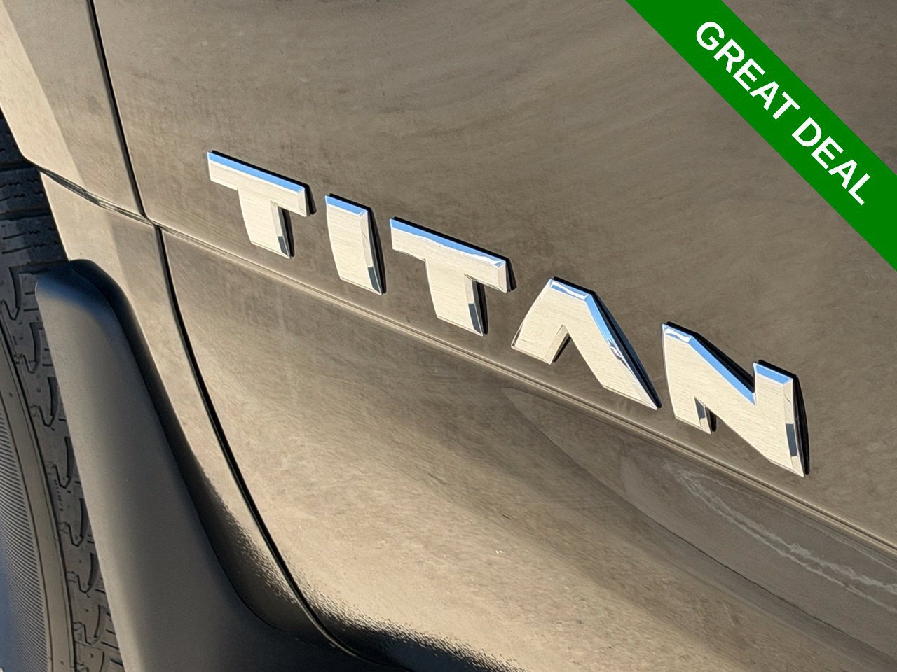 Used 2024 Nissan Titan SV w/ SV Convenience Package RWD image 10