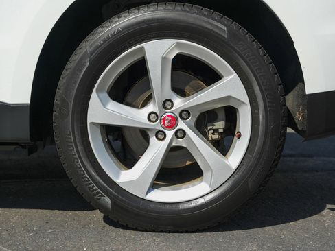 Used 2019 Jaguar F-PACE Premium image 6