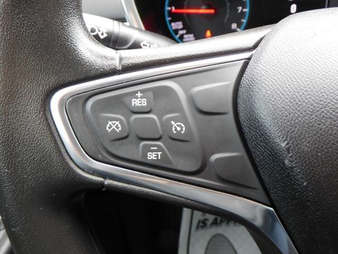 Used 2018 Chevrolet Equinox LT image 17