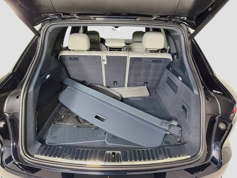 Certified 2023 Porsche Cayenne AWD/4WD image 28