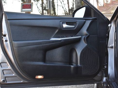 Used 2015 Toyota Camry LE FWD image 8