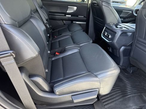 Used 2025 Ford Expedition Platinum image 15