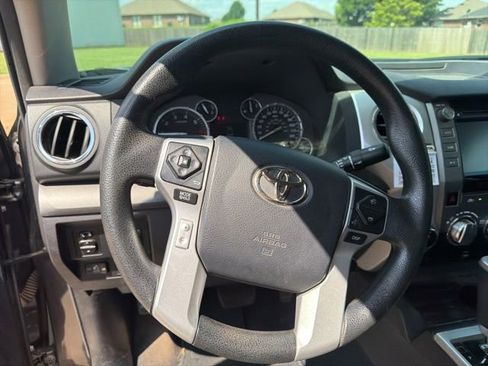 Used 2015 Toyota Tundra SR5 w/ SR5 Upgrade Package AWD/4WD image 11
