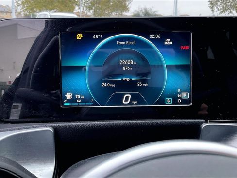 Used 2023 Mercedes-Benz GLB 250 image 21