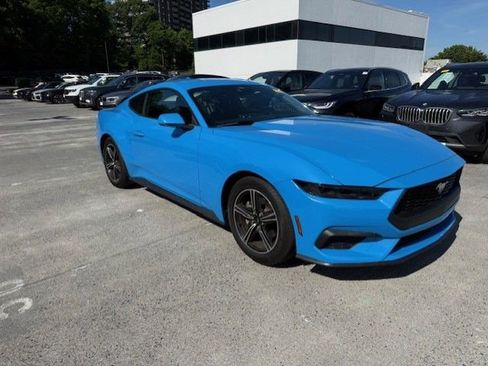 Used 2025 Ford Mustang Coupe RWD image 2