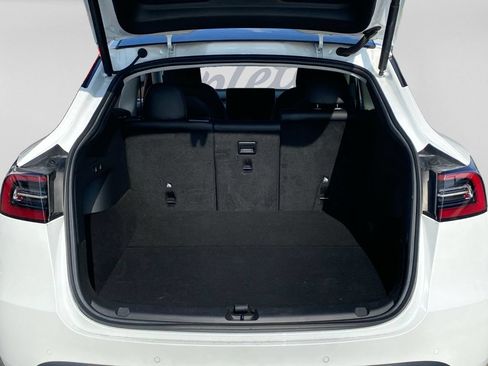 Used 2022 Tesla Model Y Long Range AWD/4WD image 27