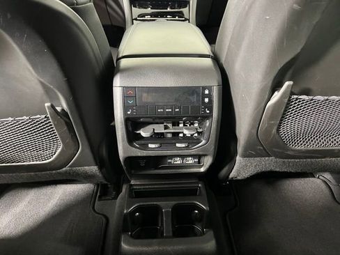 Used 2023 Jeep Grand Cherokee L Limited w/ Black Appearance Package image 41