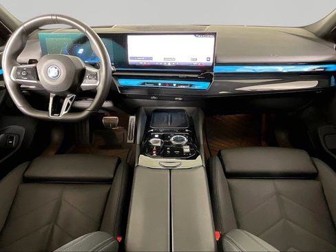 Certified 2025 BMW 550e xDrive w/ Premium Package image 16