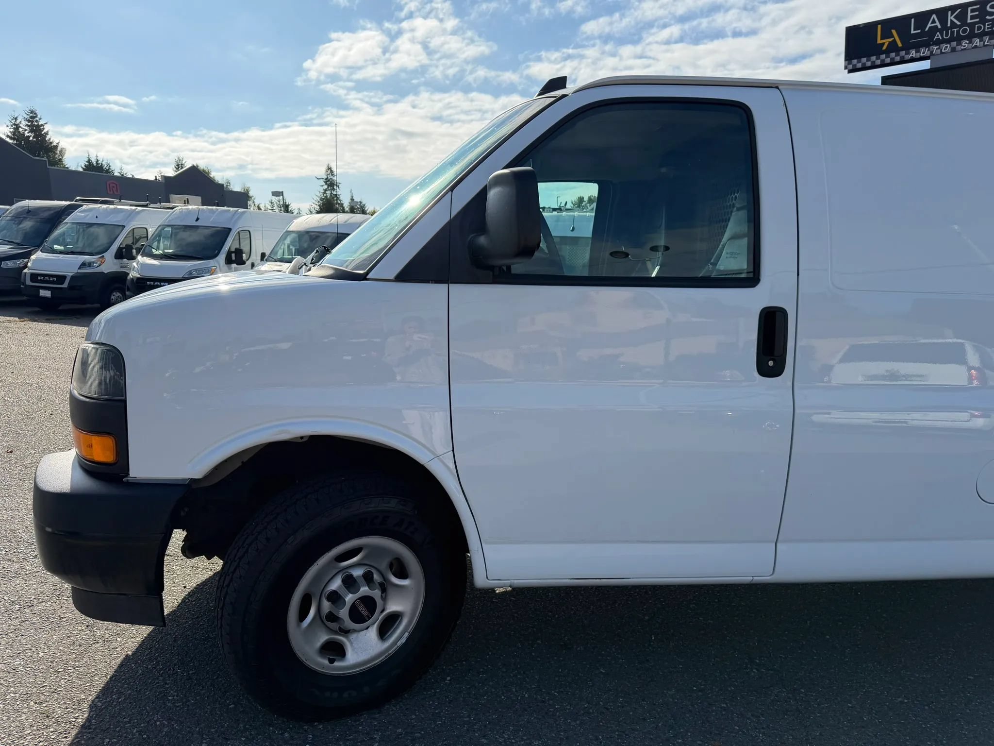 Used 2023 GMC Savana 2500 w/ Driver Convenience Package RWD image 9