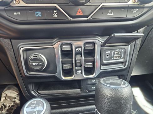 Used 2023 Jeep Wrangler Unlimited w/ Cold Weather Group AWD/4WD image 21