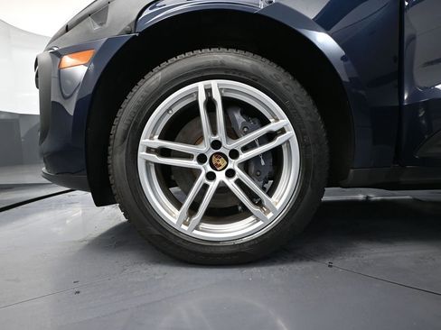 Used 2022 Porsche Macan Base image 16