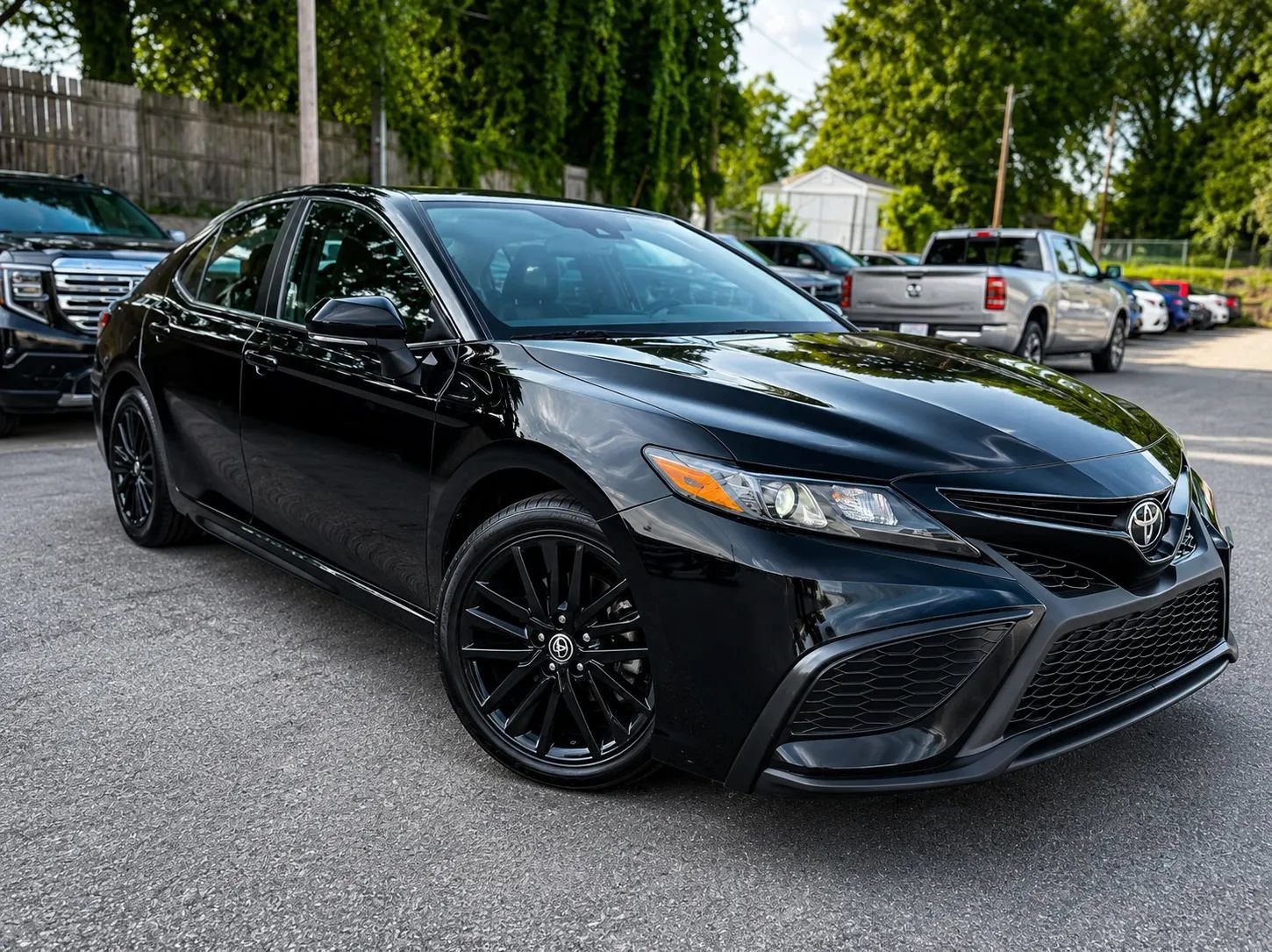 Used 2024 Toyota Camry SE FWD image 1