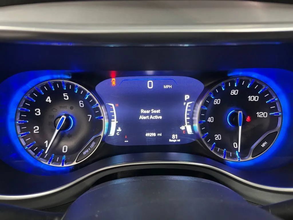 Used 2025 Chrysler Pacifica Limited FWD image 23