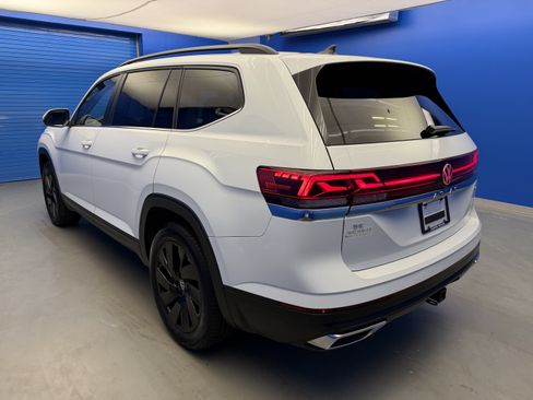 Certified 2025 Volkswagen Atlas SE w/ Panoramic Sunroof Package AWD/4WD image 5