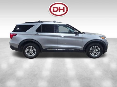 Used 2023 Ford Explorer XLT w/ Equipment Group 202A AWD/4WD image 2