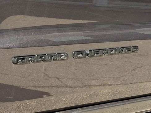 Used 2020 Jeep Grand Cherokee Altitude image 31