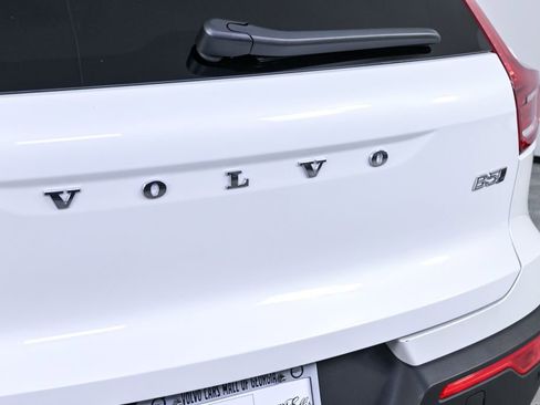 Certified 2025 Volvo XC40 B5 Plus image 35