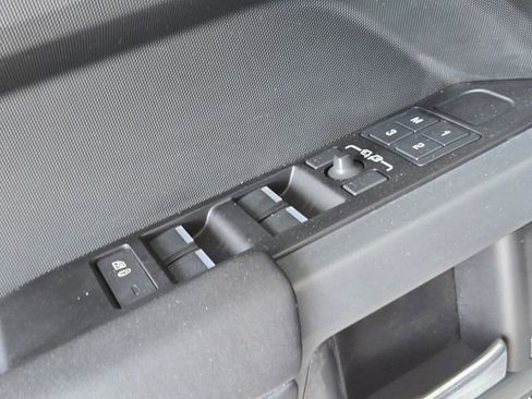 Used 2024 Land Rover Defender 130 X-Dynamic SE AWD/4WD image 37