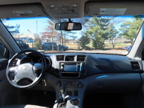 Used 2013 Toyota Highlander SE image 13