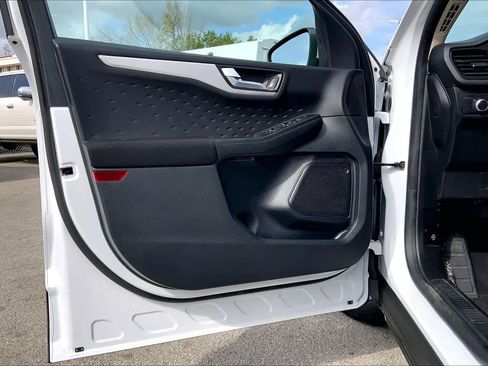 Used 2020 Ford Escape SE image 22