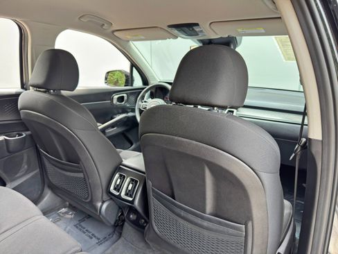 Used 2021 Kia Sorento LX FWD image 30