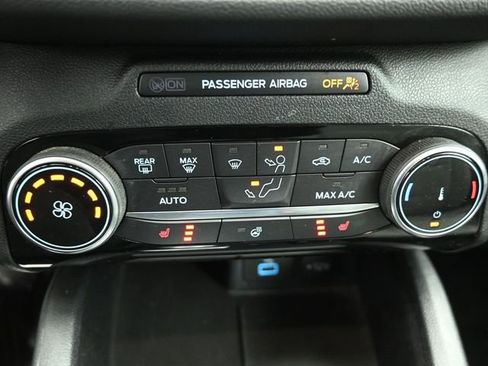 Certified 2022 Ford Escape SE w/ Cold Weather Package image 12