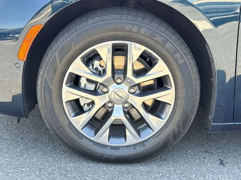 Used 2024 Chrysler Pacifica Pinnacle image 12