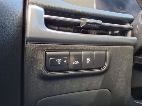 Used 2025 Hyundai Santa Cruz SE image 15