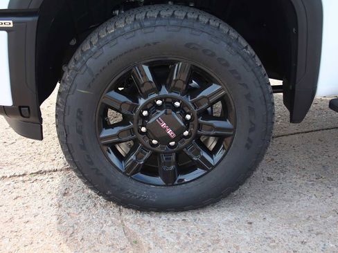 New 2026 GMC Sierra 2500 AT4 w/ AT4 Premium Plus Package image 16