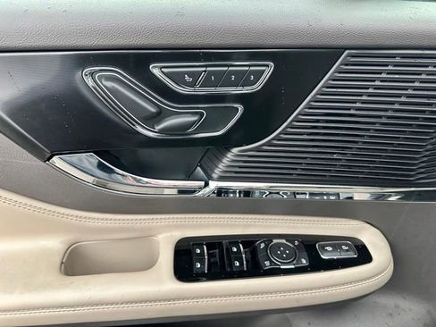 Used 2022 Lincoln Corsair AWD w/ Equipment Group 101A image 13