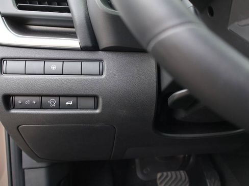 Used 2025 Nissan Rogue SV FWD image 10