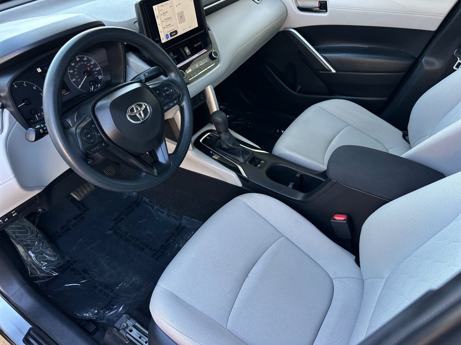 Used 2025 Toyota Corolla Cross L FWD image 9