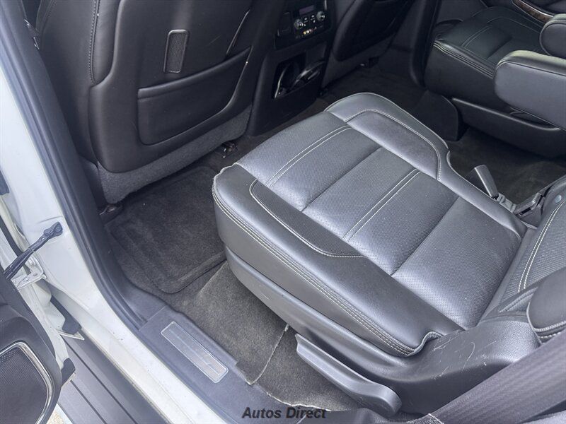 Used 2015 GMC Yukon 4x4 Denali w/ Premium Package w/ Premium Package image 33