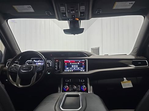 Used 2021 GMC Yukon Denali w/ Denali Premium Package image 26