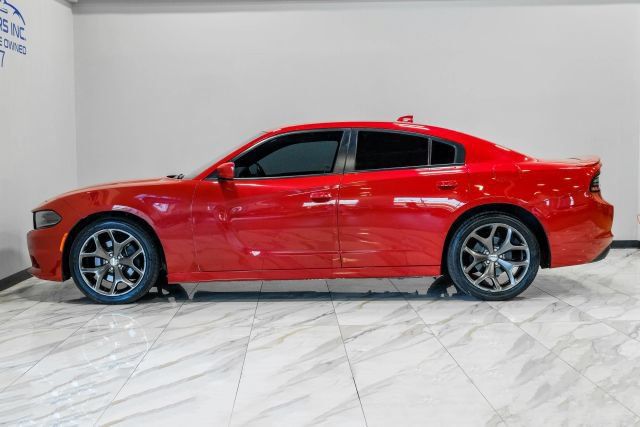 Used 2016 Dodge Charger R/T w/ Navigation & Travel Group RWD image 14