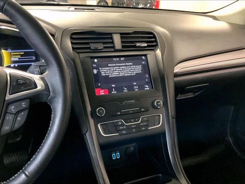 Used 2019 Ford Fusion SE w/ Equipment Group 151A image 6