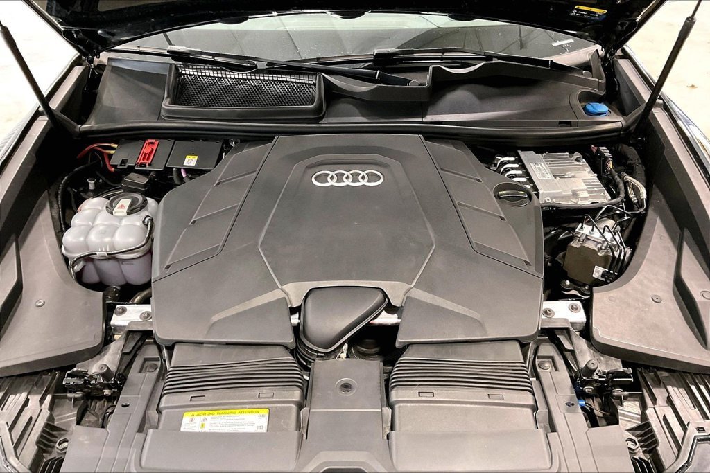 Used 2019 Audi Q8 Prestige w/ Luxury Package AWD/4WD image 31
