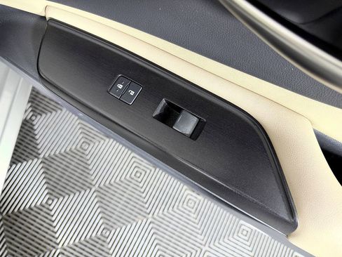 Used 2019 Lexus ES 300h w/ Premium Package FWD image 46