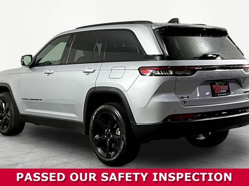 Used 2025 Jeep Grand Cherokee Limited w/ Luxury Tech Group II AWD/4WD image 4