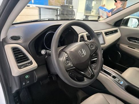 Used 2018 Honda HR-V EX image 14