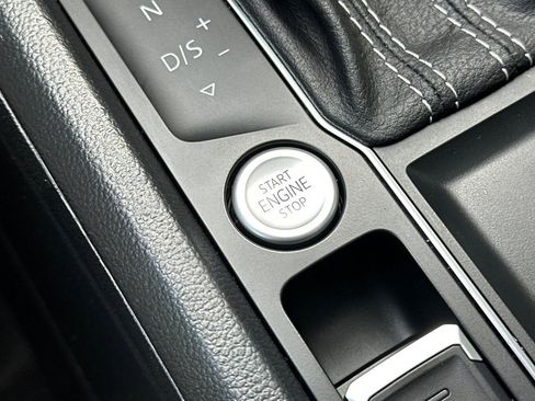 Used 2023 Volkswagen Atlas SE w/ Panoramic Sunroof Package FWD image 23
