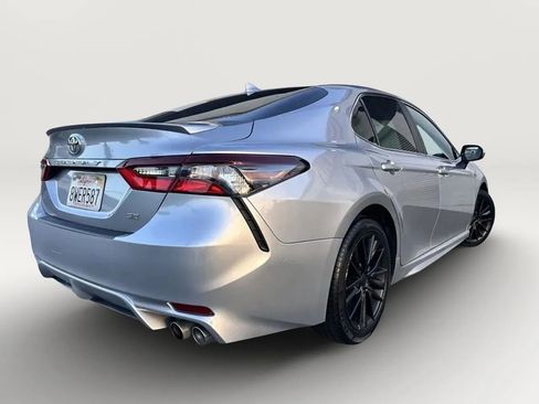Used 2021 Toyota Camry SE w/ Carpet Mat Package (TMS) FWD image 2
