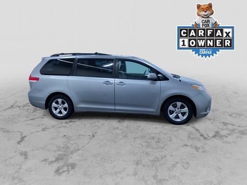 Used 2011 Toyota Sienna LE w/ Towing Pkg FWD image 2